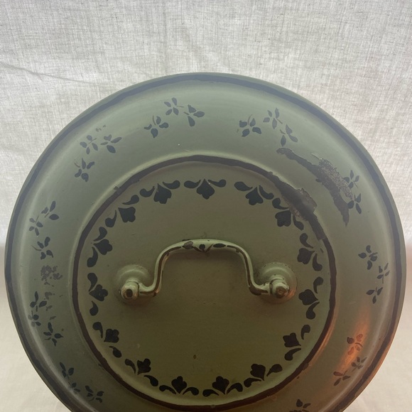 Vintage green tin with lid - Picture 2 of 8